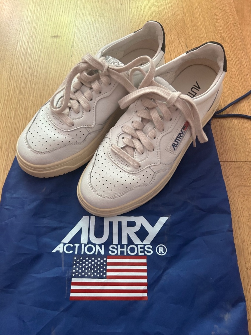 Autry Low Medallist Sneakers Size 38